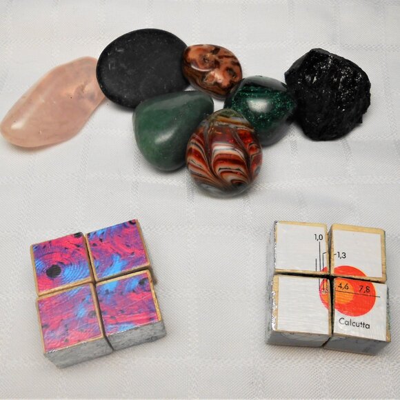 No.3 Mini 10-sided puzzle with 8 collages pieces - Picture 2 of 3